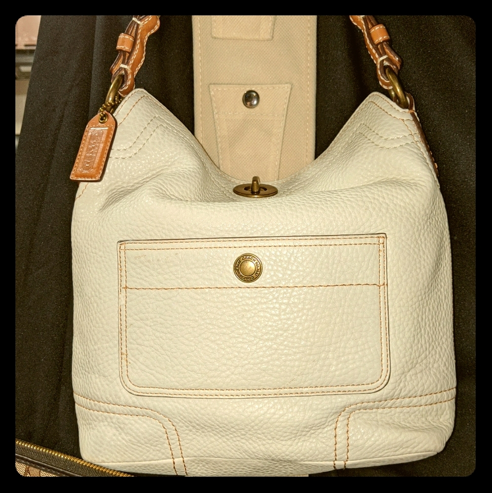 White coach hobo